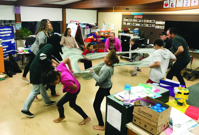 New class brings Lake View families together to learn through movement